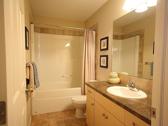 5th image of 2122 18th Ave #109