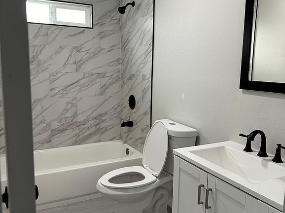5th image of 3624 Walnut St #4