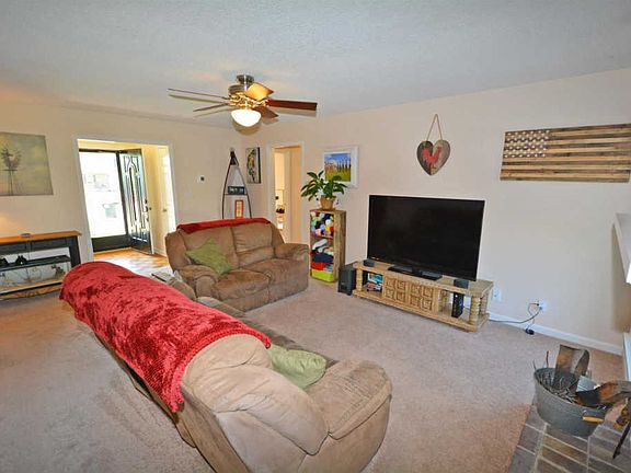 3rd image of 903 Cimarron Ct