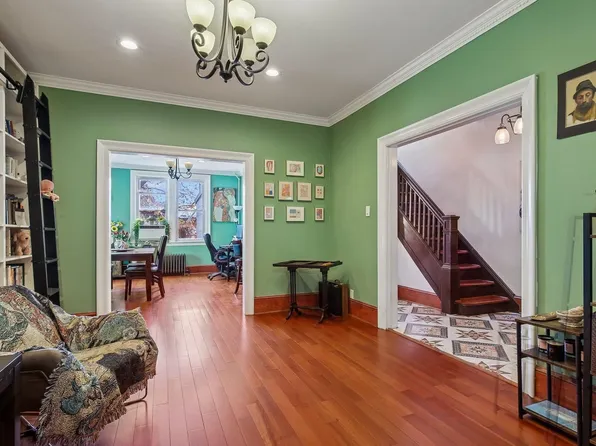 2014 New York Avenue image 2 of 32