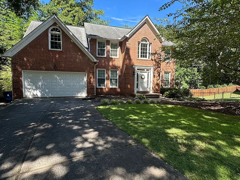 Pinehollow Ct — Photo 73