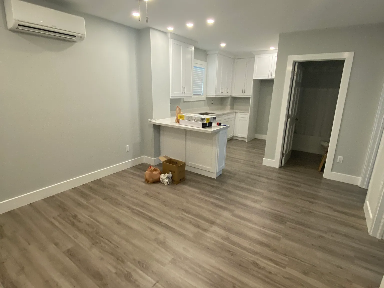 2 bed, 700 sqft, $2,400 — Photo 3