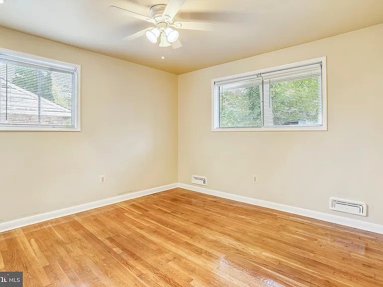 6048 Rossmore Dr — Photo 11