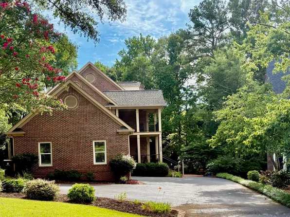 220 Baucom Park Dr, Greer, SC 29650