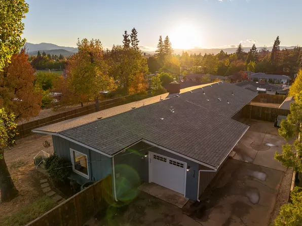 920 NE Wesley Ln, Grants Pass, OR 97526