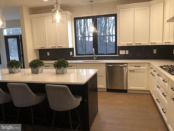 3rd image of 2620 Eagle Ln