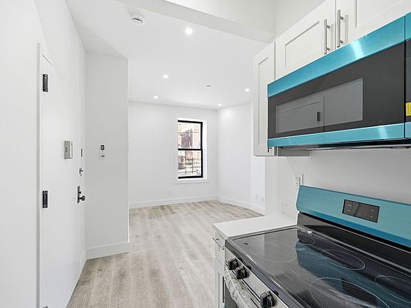 3rd image of 2152 Muliner Ave #1B