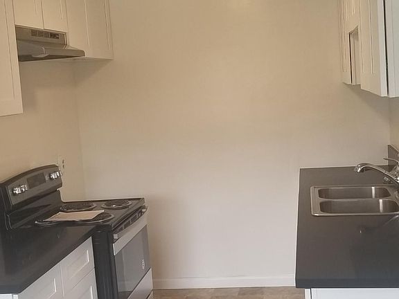 3rd image of 724 N Howard St APT 4