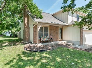 709 S Clairborne Rd, Olathe, KS 66062
