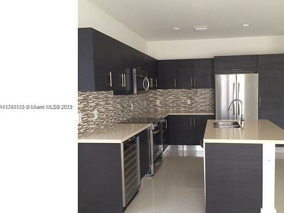 3rd image of 10580 NW 69th Ter