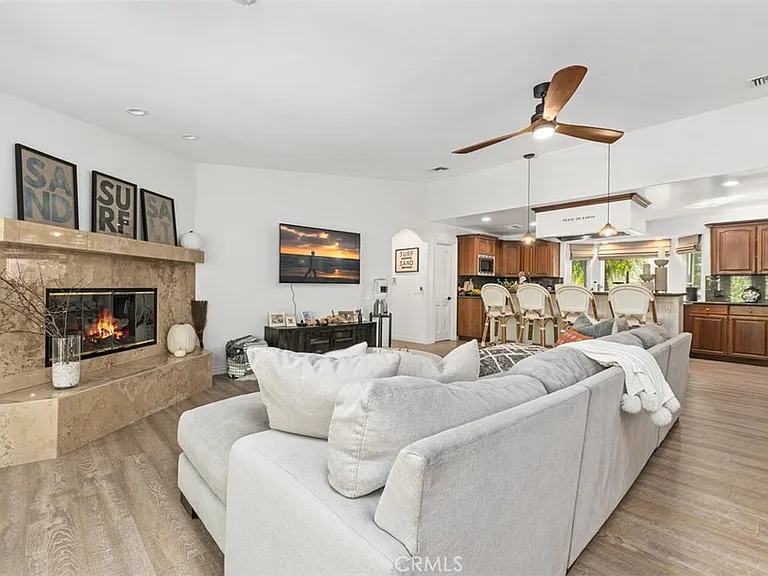 600 Cliff Dr — Photo 16