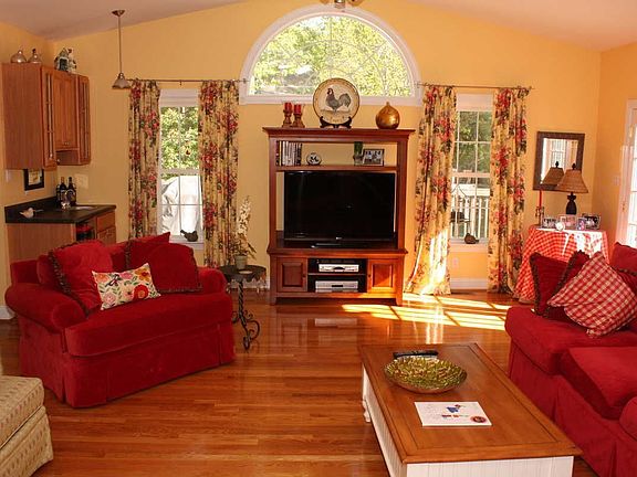 HUGE Great Room w/Hardwood Floors