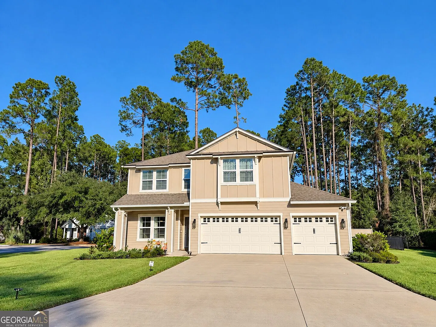 4 bed, 4.0 bath, 2524 sqft, $3,200 — Photo 2