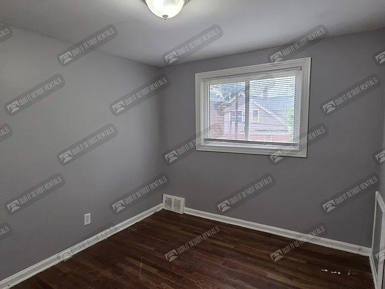 2746 Ewald Cir — Photo 9