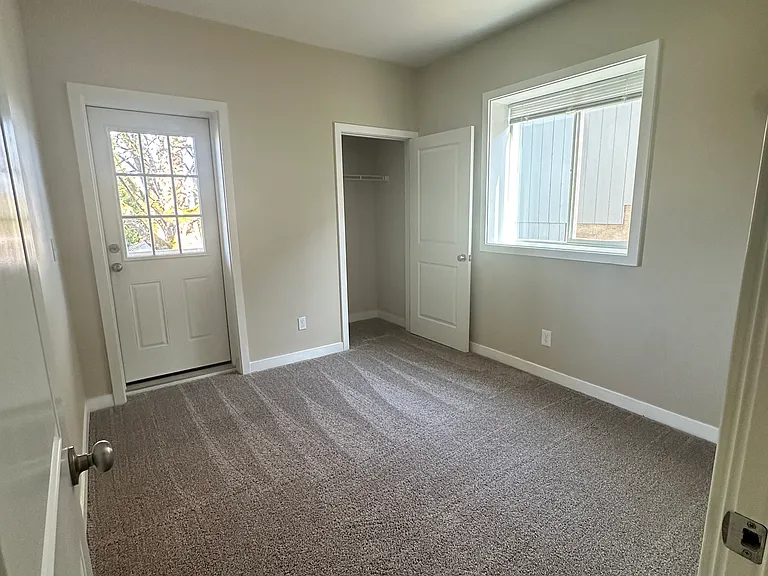 2331 S G St #B — Photo 6