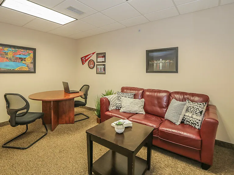 Park Regent Apartments — Photo 10