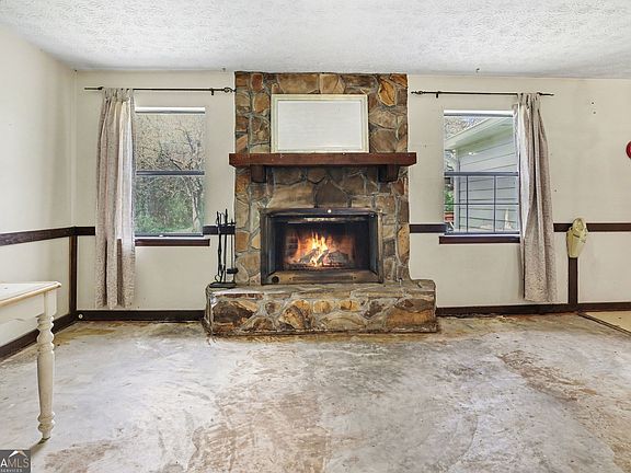 5th image of 120 Carriage Cir