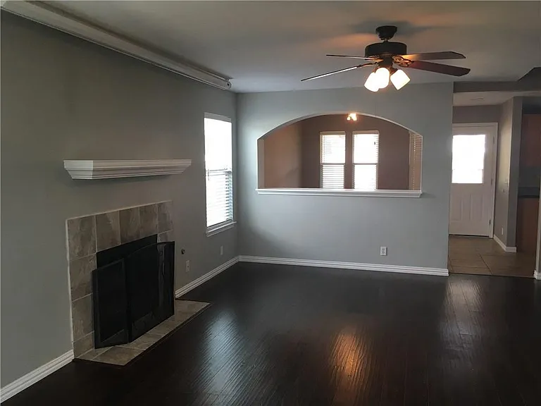 312 Estate Dr — Photo 3