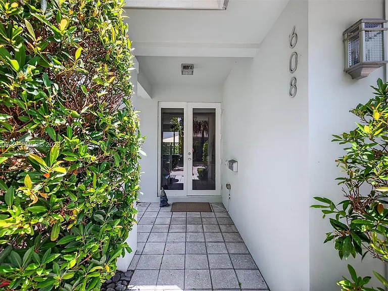 608 SW 15th St — Photo 4