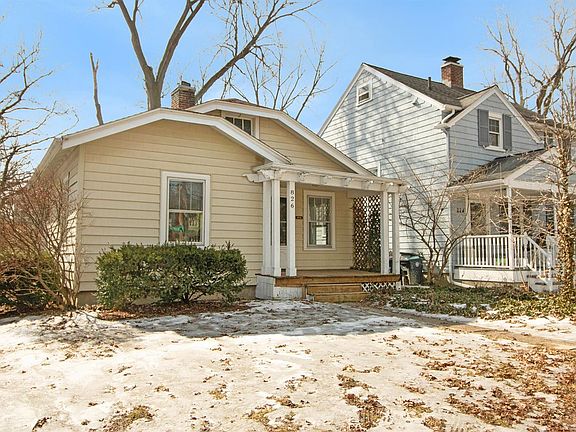 3rd image of 826 Granger Ave