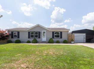 1142 Whipporwill Dr, Seymour, IN 47274