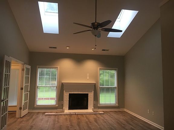 3rd image of 5232 Woods Edge Dr