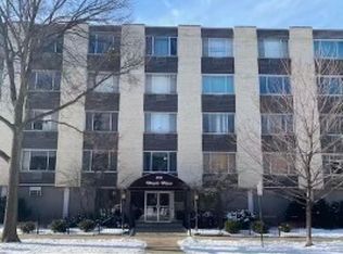 201 S Maple Ave APT 103, Oak Park, IL 60302