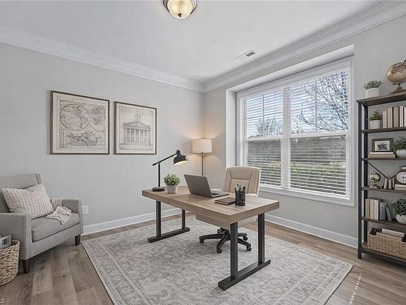 4th image of 197 Elgin Ct
