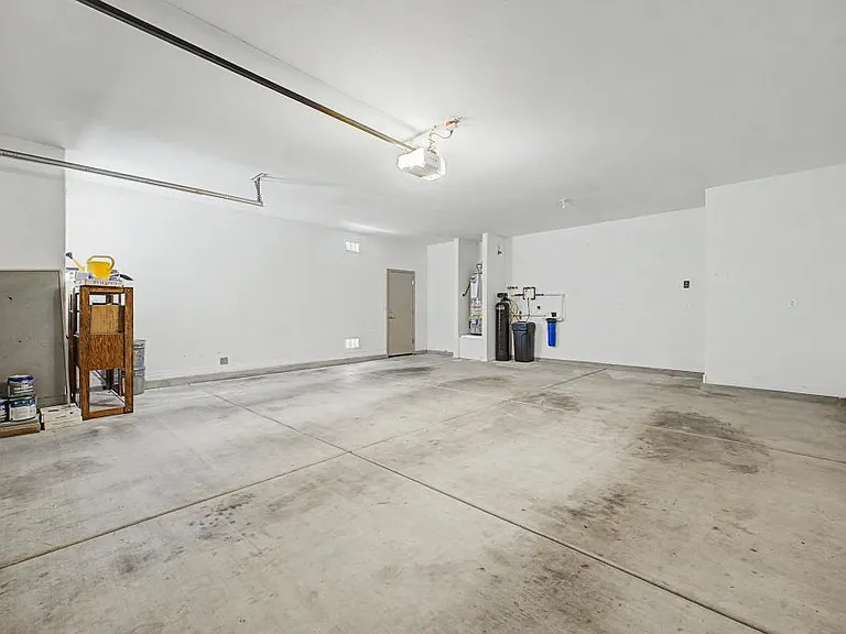 16878 S Eva Ave — Photo 29