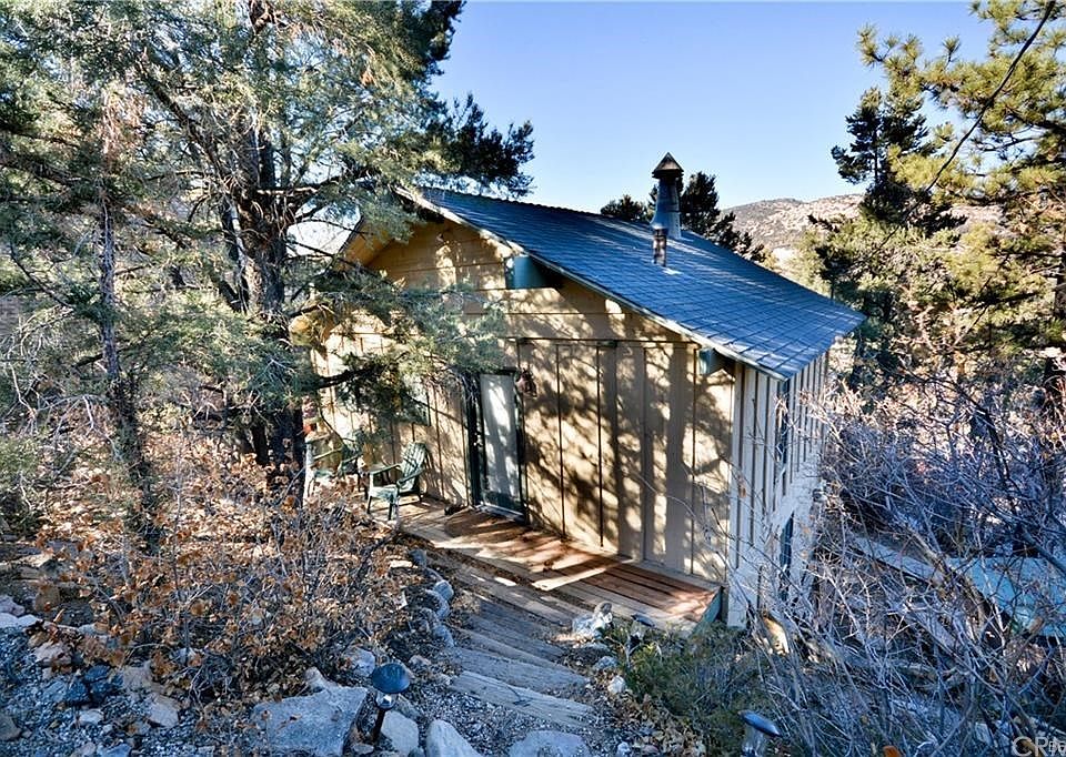 1st image of 409 Adams Dr