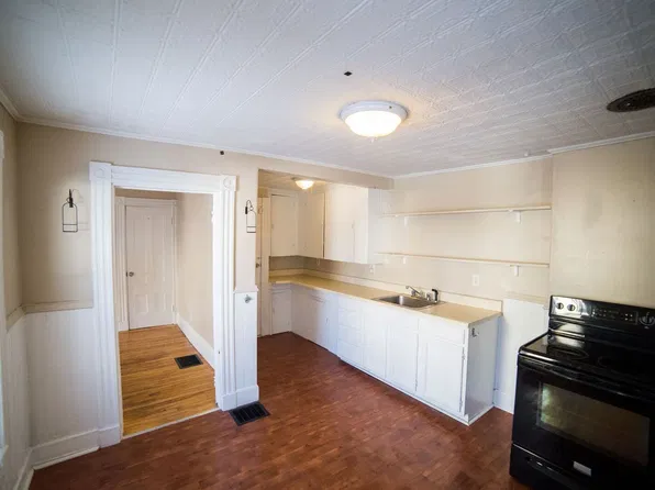 11 Cottage St, Bangor, ME 04401