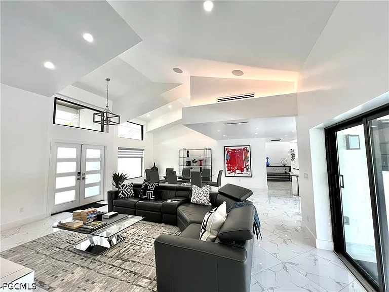 1919 Countess Ct — Photo 8
