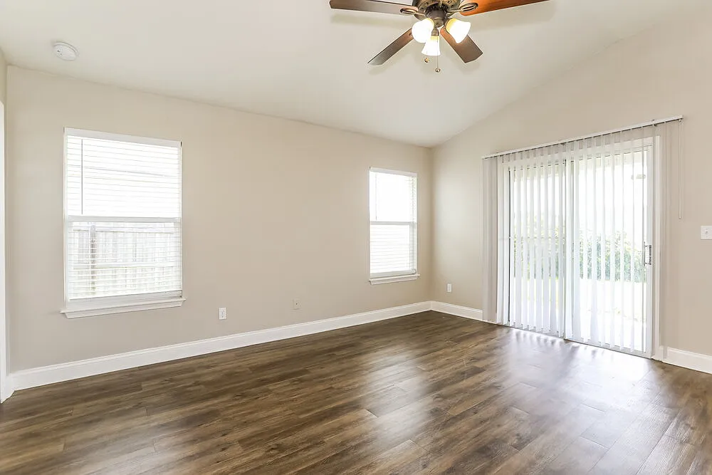 3 bed, 2.0 bath, 1646 sqft, $1,940 — Photo 4