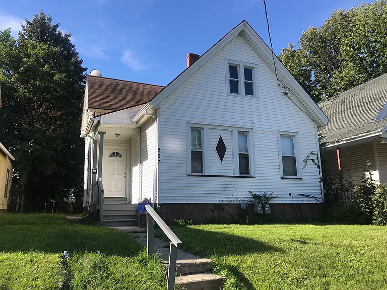 257 Alphonse St — Photo 37