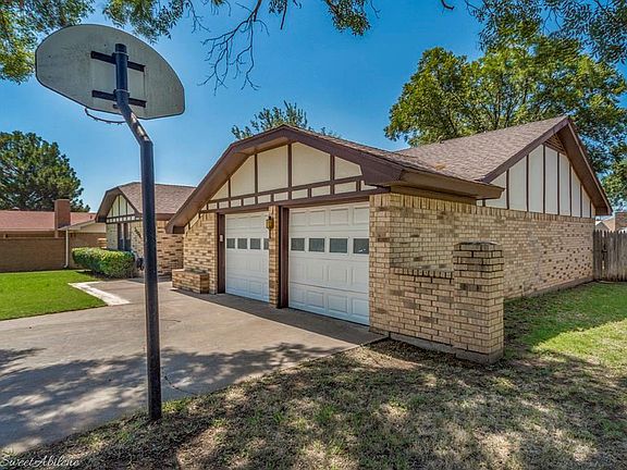 2nd image of 2909 Red Oak Cir