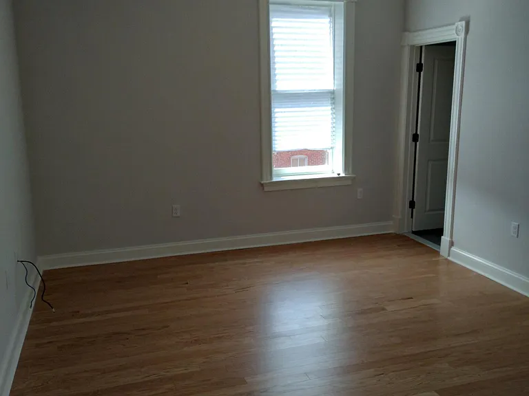 Race St — Photo 5