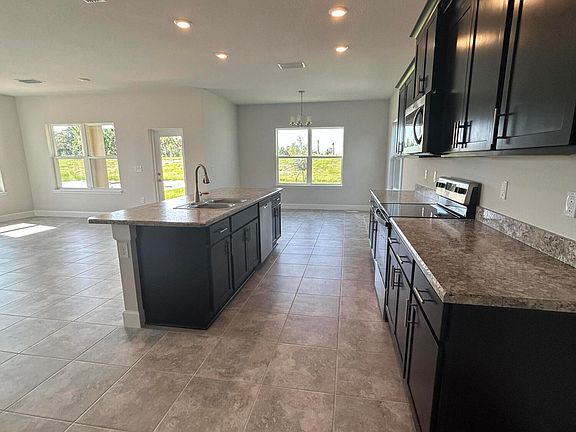 5th image of 1100 Canfield Cir SE