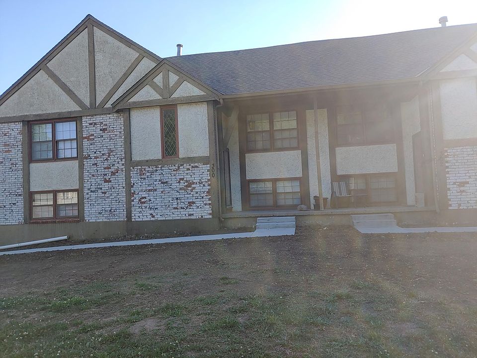 1st image of 300 NW Highland Ln
