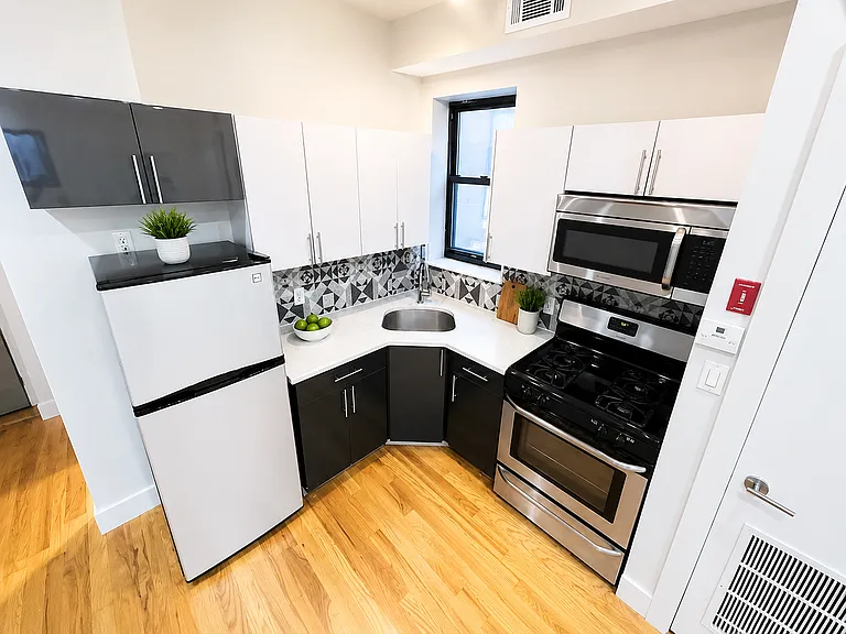 1565 Lincoln Pl #1R — Photo 4