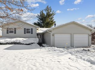 1904 Prairie St, Grinnell, IA 50112