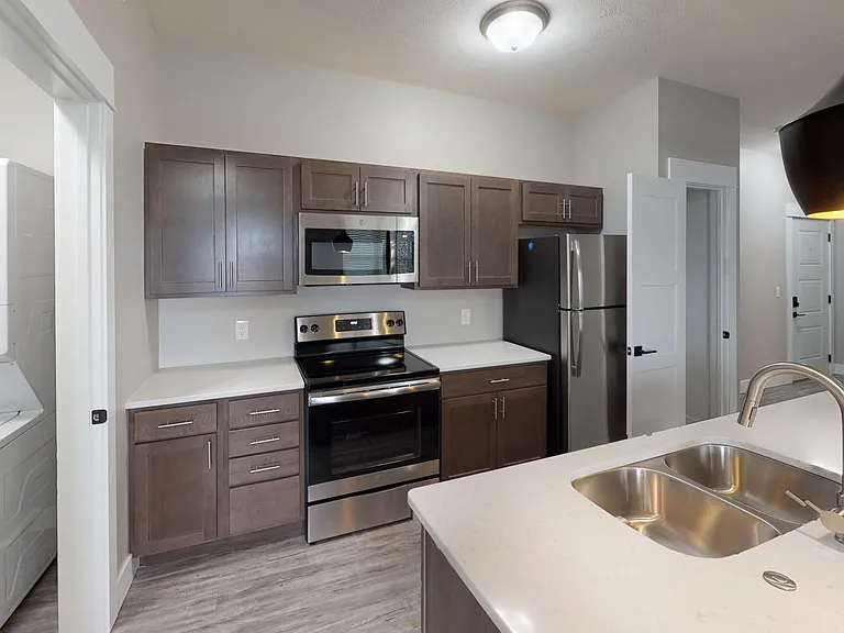 801 W Cedar St — Photo 37