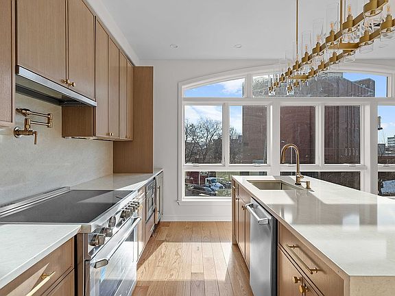 3rd image of 41 Summit St