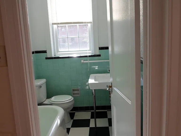 Upsal Gardens Apartments- Beautiful historical building with breathtaking charm! — Photo 34