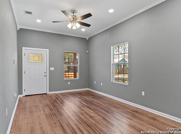 4th image of 128 Magendie St