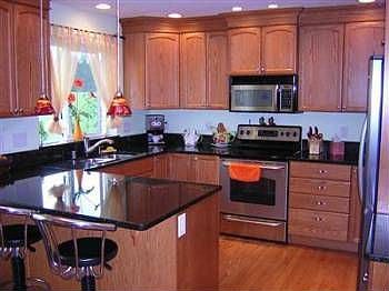 4th image of 2641 Glenmore St