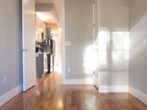 5th image of 81 Carlton Ave APT 4A