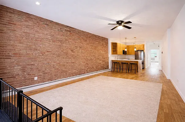 Rented by Manhattan Realty Group | media 2