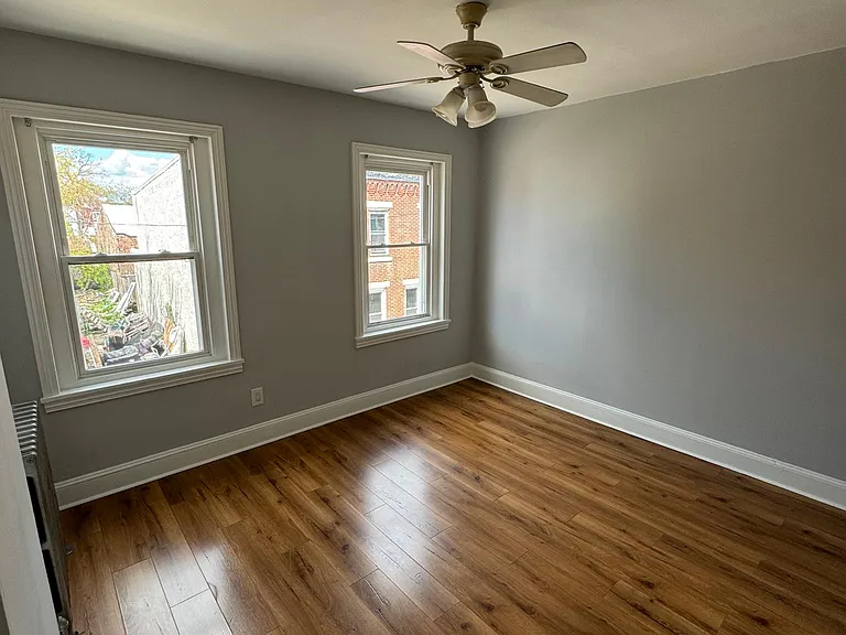 430 E Auburn St — Photo 5
