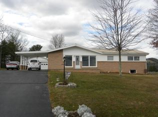 52 Gladeview Dr, Fries, VA 24330