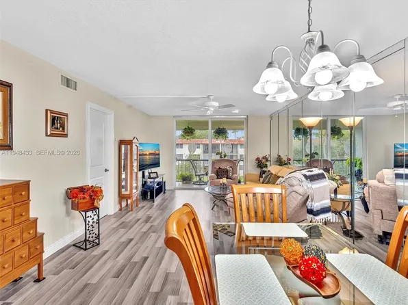 9420 S Hollybrook Lake Dr APT 302, Pembroke Pines, FL 33025